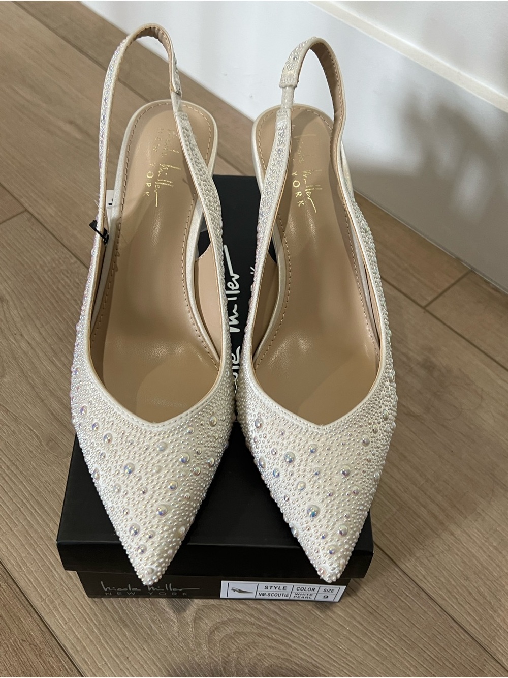 Nicole Miller Scottie Pointed Close Toe kitten heel